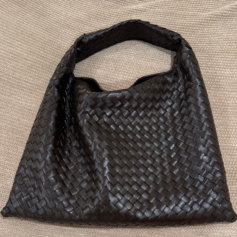 Large Bottega Veneta Hop in Fondant
